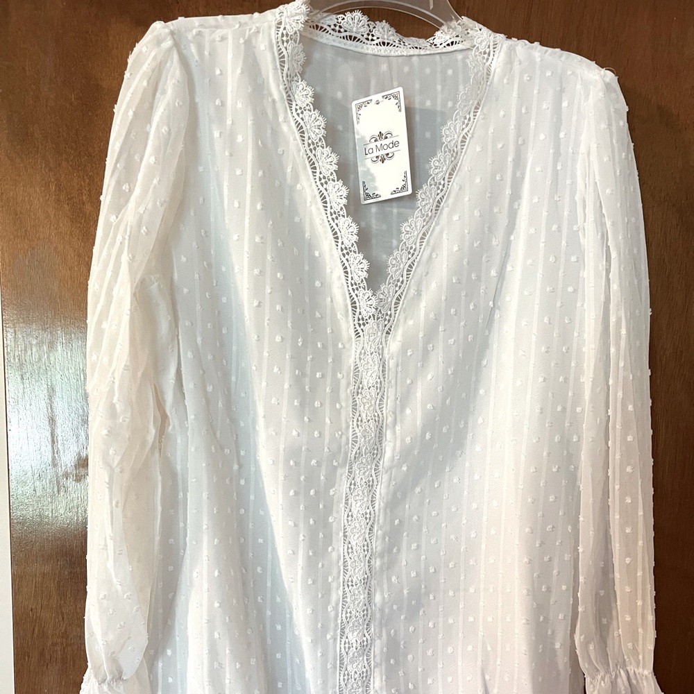 White dress top with beautiful design and detail.